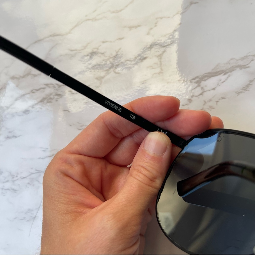 Quay Australia Vivienne Sunglasses Sunnies Black Oversized - Picture 8 of 9